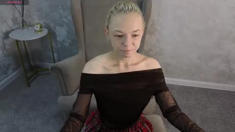 Snapshot of millaholt chatting on 09.30.25 Hello Im Mila online show from 09.30.25