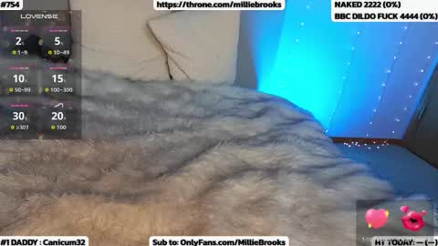 Snapshot of milliebrooks chatting on 10.14.25 milliebrooks online show from 10.14.25