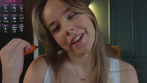 Snapshot of milly_shy chatting on 12.06.24 Milly online show from 12.06.24