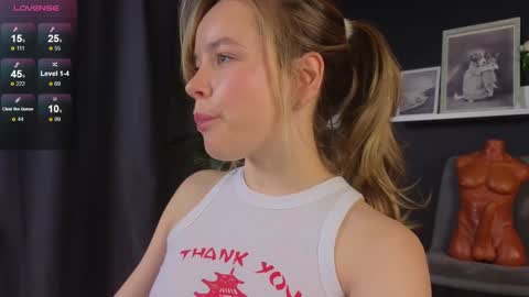 Snapshot of milly_shy chatting on 12.09.24 Milly online show from 12.09.24