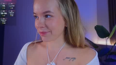 Snapshot of milly_shy chatting on 09.11.25 Milly online show from 09.11.25