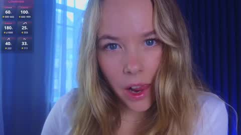 Snapshot of milly_shy chatting on 10.28.25 Milly online show from 10.28.25