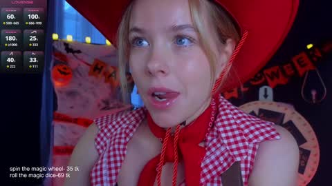 Snapshot of milly_shy chatting on 10.31.25 Milly online show from 10.31.25