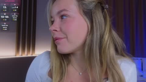 Snapshot of milly_shy chatting on 12.04.25 Milly online show from 12.04.25