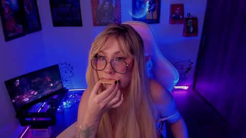 Snapshot of milly_yako chatting on 12.03.24 Monkey D Maddie online show from 12.03.24