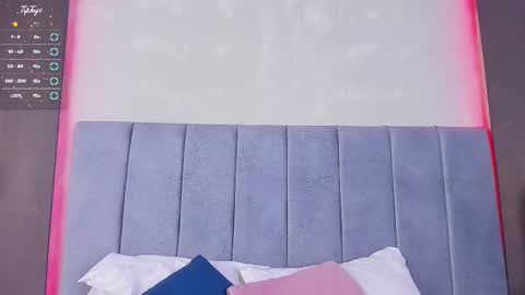 Snapshot of mily__18 chatting on 09.26.25 Mily online show from 09.26.25