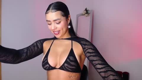 Mily Ortiz online show from 10.13.25