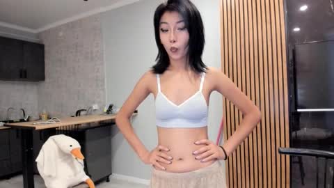 Snapshot of mimicherryy chatting on 09.11.25 Kiko online show from 09.11.25