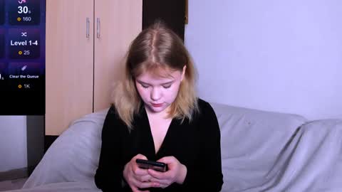 hi Im Mina  online show from 12.03.24