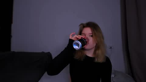 hi Im Mina  online show from 12.05.24