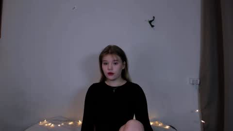 hi Im Mina  online show from 01.05.25