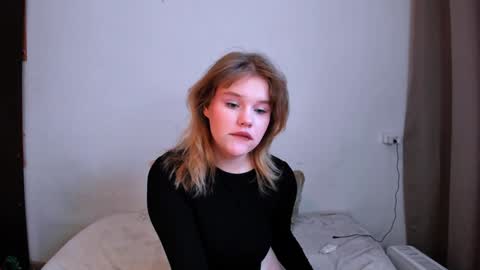 hi Im Mina  online show from 01.07.25