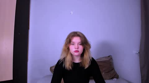 hi Im Mina  online show from 01.25.25