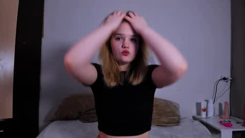 hi Im Mina  online show from 02.10.25