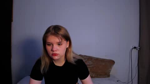 hi Im Mina  online show from 02.12.25