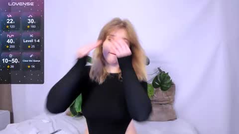 hi Im Mina  online show from 03.05.25