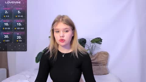 hi Im Mina  online show from 03.05.25