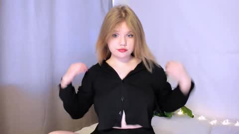 hi Im Mina  online show from 03.09.25