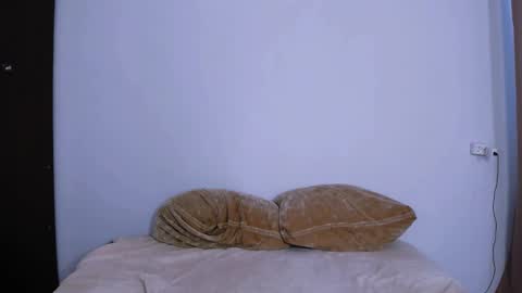 hi Im Mina  online show from 09.10.25