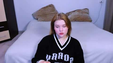 hi Im Mina  online show from 10.04.25