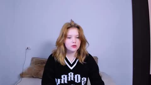 hi Im Mina  online show from 10.15.25