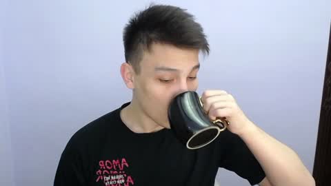 Snapshot of minato_kabuki chatting on 12.18.24 MINATO online show from 12.18.24