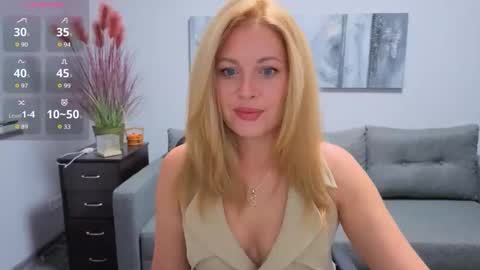 Snapshot of mira_whitme chatting on 10.16.25 Mira online show from 10.16.25