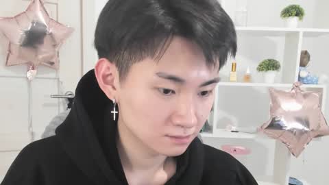 Snapshot of miram_yoo chatting on 12.10.24 online show from 12.10.24