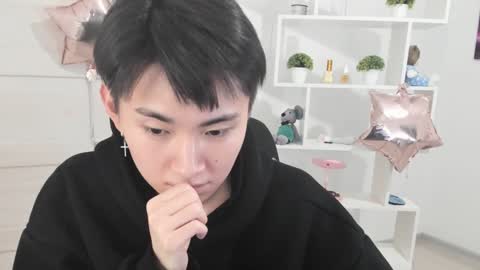 Snapshot of miram_yoo chatting on 12.11.24 online show from 12.11.24