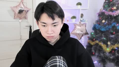 Snapshot of miram_yoo chatting on 12.18.24 online show from 12.18.24