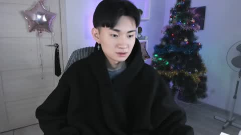 Snapshot of miram_yoo chatting on 12.30.24 online show from 12.30.24