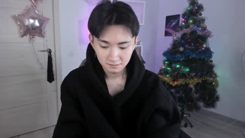 Snapshot of miram_yoo chatting on 01.02.25 online show from 01.02.25