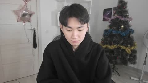 Snapshot of miram_yoo chatting on 01.05.25 online show from 01.05.25