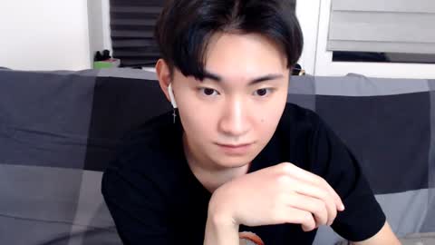 Snapshot of miram_yoo chatting on 01.11.25 online show from 01.11.25