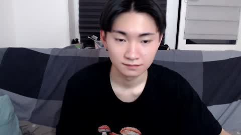 Snapshot of miram_yoo chatting on 01.19.25 online show from 01.19.25