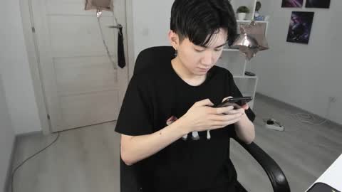 Snapshot of miram_yoo chatting on 01.22.25 online show from 01.22.25