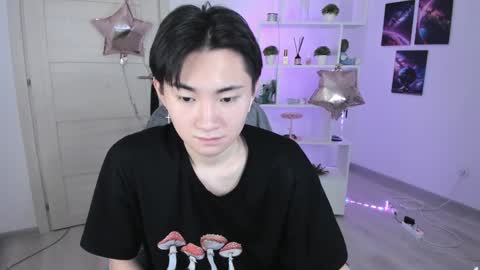 Snapshot of miram_yoo chatting on 01.25.25 online show from 01.25.25