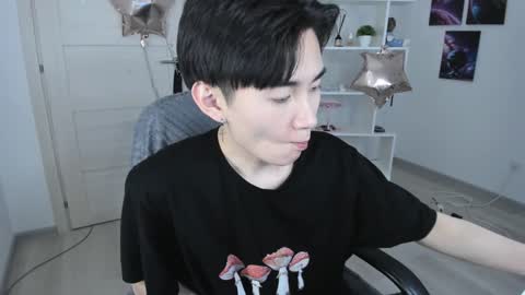 Snapshot of miram_yoo chatting on 01.25.25 online show from 01.25.25