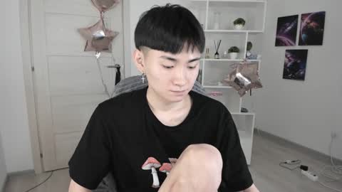 Snapshot of miram_yoo chatting on 02.08.25 online show from 02.08.25