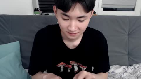 Snapshot of miram_yoo chatting on 02.09.25 online show from 02.09.25