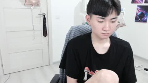 Snapshot of miram_yoo chatting on 02.16.25 online show from 02.16.25