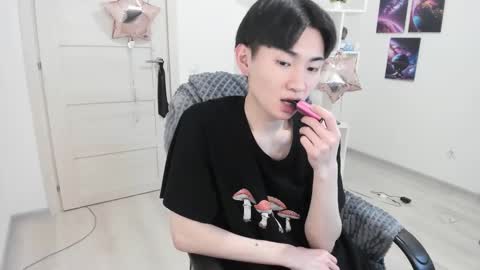 Snapshot of miram_yoo chatting on 03.09.25 online show from 03.09.25