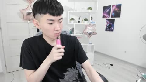 Snapshot of miram_yoo chatting on 03.12.25 online show from 03.12.25