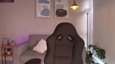 Snapshot of mirandashaw chatting on 02.10.25 Miranda Shaw online show from 02.10.25