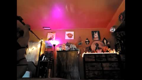 Snapshot of misandrakinx chatting on 09.30.25 misandrakinx online show from 09.30.25