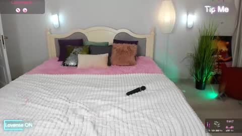 Elia online show from 02.15.25