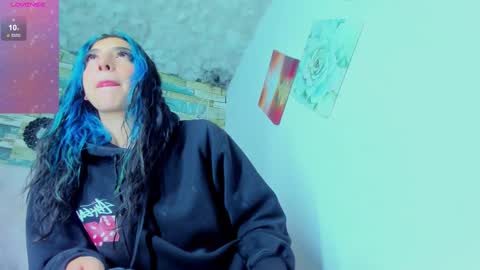 miss_evans_ online show from 10.06.25