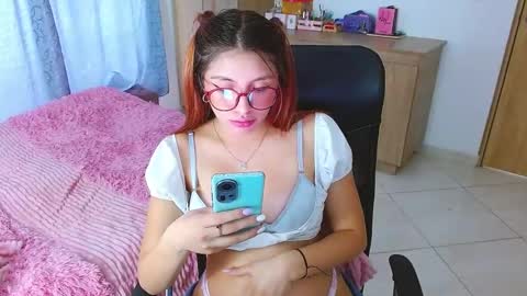 Snapshot of miss_issaa chatting on 03.05.25 Isabella online show from 03.05.25