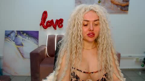 Snapshot of miss_kiten chatting on 02.09.25 miss_kiten online show from 02.09.25