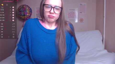 Snapshot of miss_sweetbb chatting on 12.11.24 Bella online show from 12.11.24